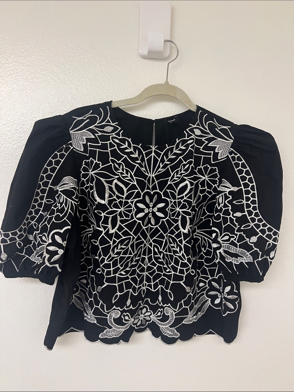 Express Black Puff-Sleeve Top with White Floral Embroidery by Express Size XL